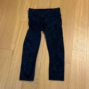 Lululemon navy paisley crop leggings